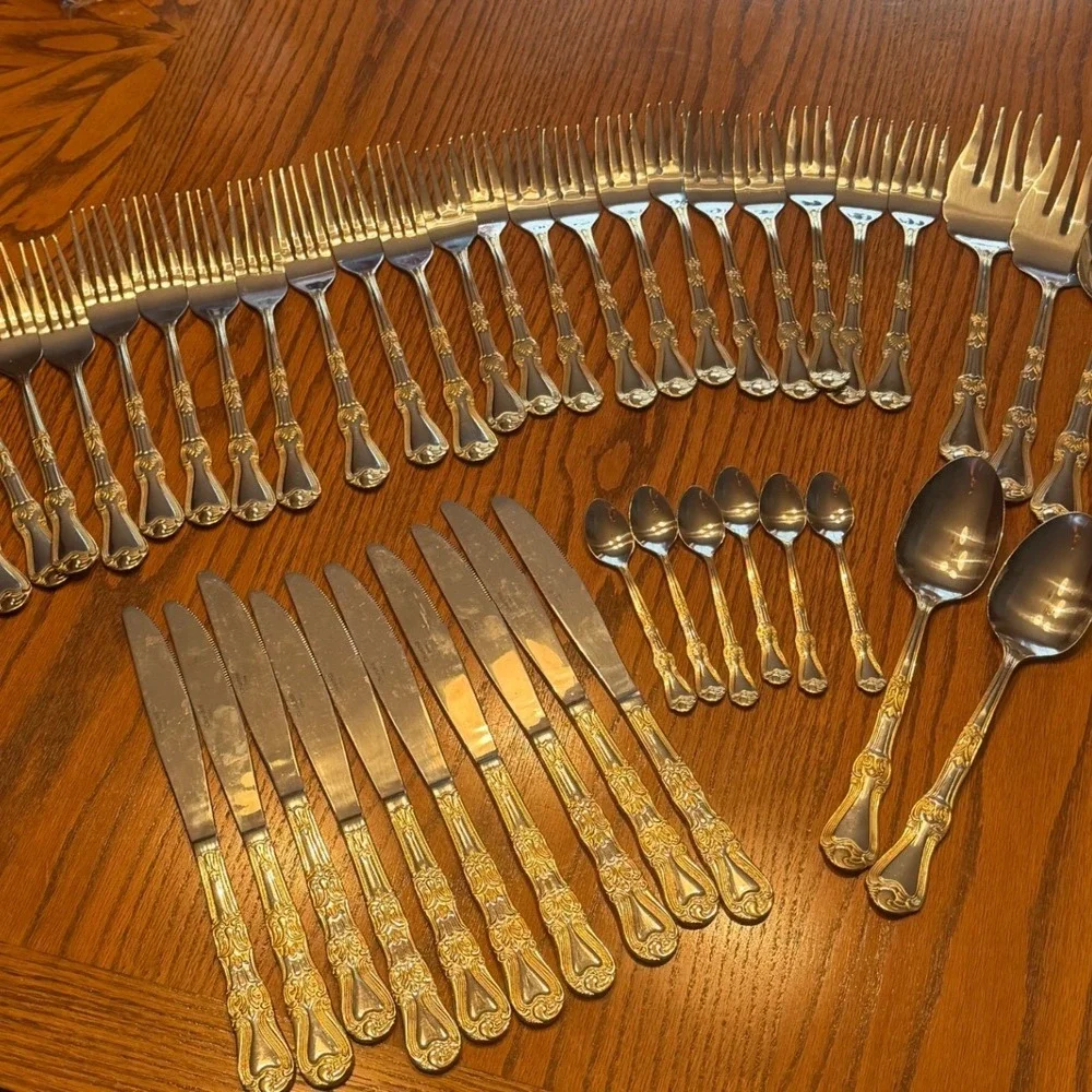 Churchill Accented Stainless Flatware Set 44 Piece Scroll Filigree Silverware